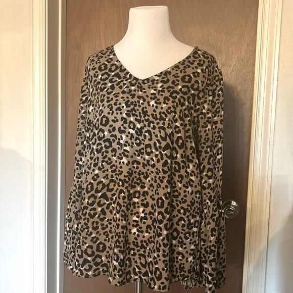 Leopard Print Billowing Top - Picture 1 of 5